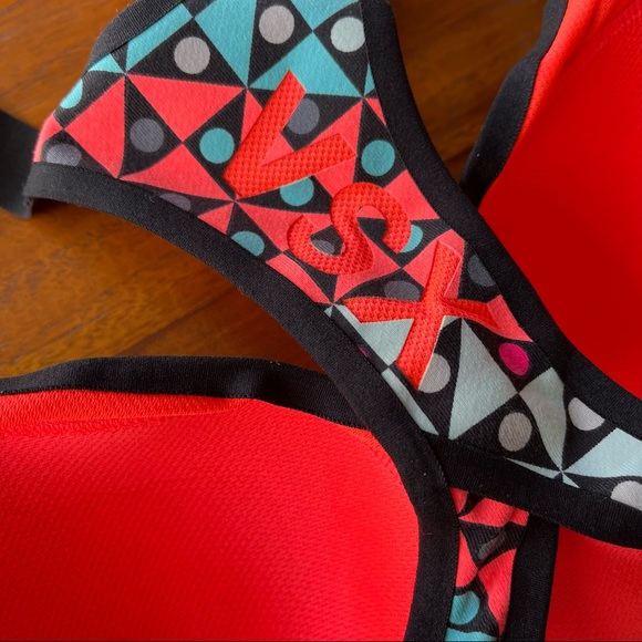 Victorias Secret VSX Sports Bra size 32B - Picture 2 of 7